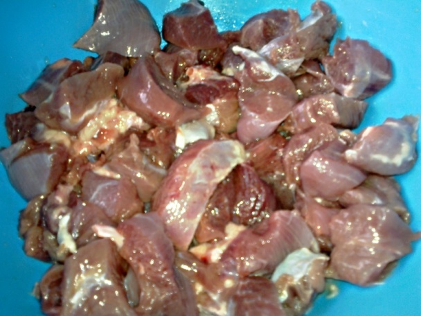 Perkelt z vykosteného morčacieho stehna s červeným vínom (fotorecept) - obrázok 2