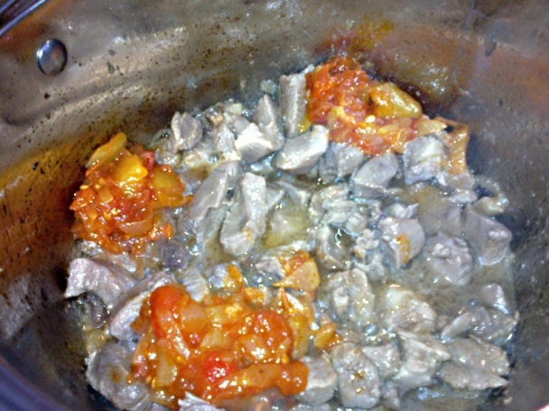 Perkelt z vykosteného morčacieho stehna s červeným vínom (fotorecept) - obrázok 6