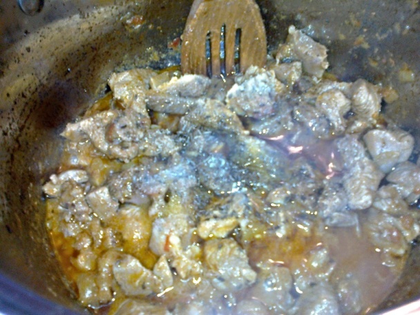 Perkelt z vykosteného morčacieho stehna s červeným vínom (fotorecept) - obrázok 7