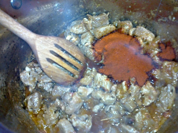 Perkelt z vykosteného morčacieho stehna s červeným vínom (fotorecept) - obrázok 8