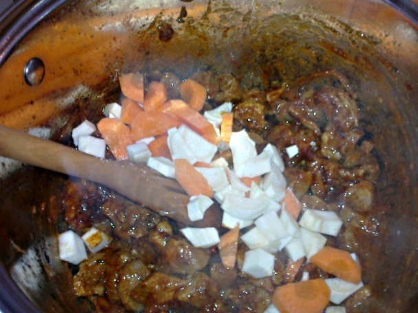 Perkelt z vykosteného morčacieho stehna s červeným vínom (fotorecept) - obrázok 9