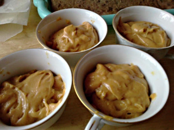 Karamelové rezy s marcipánovým krémom (fotorecept) - obrázok 8