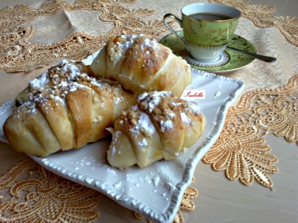 Makovo-lekvárové rožky zo zabáraného cesta s posýpkou - obrázok 1