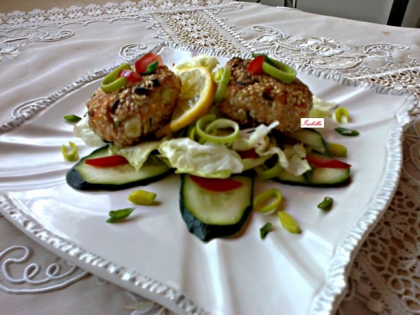 Lososové fašírky so sezamom na jarnom šaláte (fotorecept) - obrázok 6