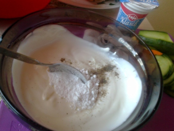 Morčací šalát s ananásom a jarnou zeleninou (fotorecept) - obrázok 2