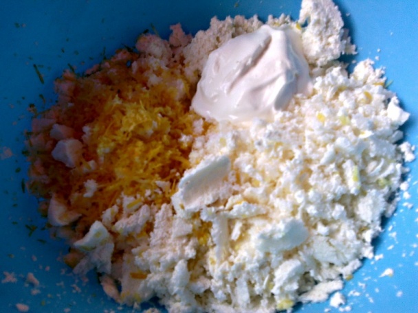 Piškótové rezy tvarohovo-jahodové so šľahačkou (fotorecept) - obrázok 4