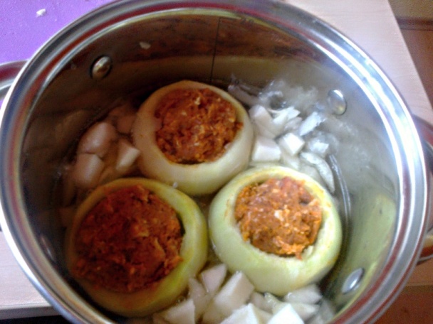 Jarné kaleráby plnené klobásovým mäsom (fotorecept) - obrázok 6