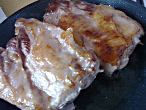 Pečené domáce bravčové rebierka na cibuľovo-paradajkovom hniezde (fotorecept) - obrázok 2