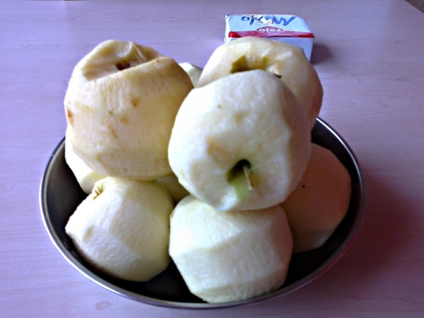 Medové jablkové rezy s kockami z kôry červeného melónu (fotorecept) - obrázok 1