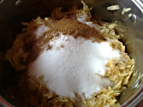 Medové jablkové rezy s kockami z kôry červeného melónu (fotorecept) - obrázok 3