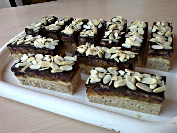 Orieškovo-karamelové rezy s bielou čokoládou (fotorecept) - obrázok 13