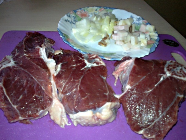 Hovädzí perkelt s hroznovým lekvárom a vínom (fotorecept) - obrázok 1