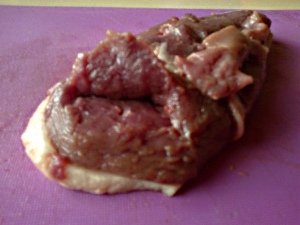 Pečené kačacie prsia plnené domácou neúdenou klobásou na bielom víne (fotorecept) - obrázok 2