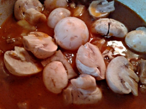 Morčací paprikáš so šampiňónmi a kôprom (fotorecept) - obrázok 5