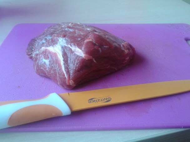 Hovädzia roštenka v sudovej kapuste s klobásou a hríbami (fotorecept) - obrázok 1