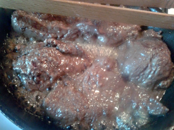 Hovädzia roštenka v sudovej kapuste s klobásou a hríbami (fotorecept) - obrázok 3