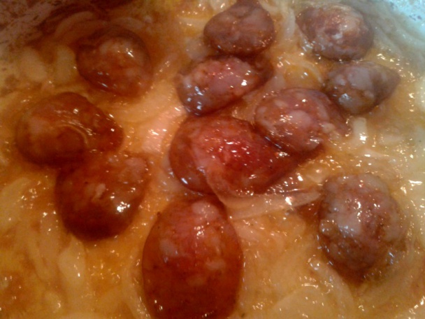 Hovädzia roštenka v sudovej kapuste s klobásou a hríbami (fotorecept) - obrázok 4