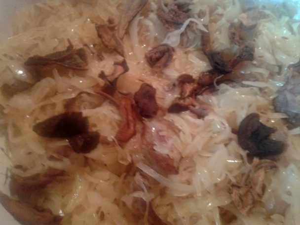 Hovädzia roštenka v sudovej kapuste s klobásou a hríbami (fotorecept) - obrázok 5