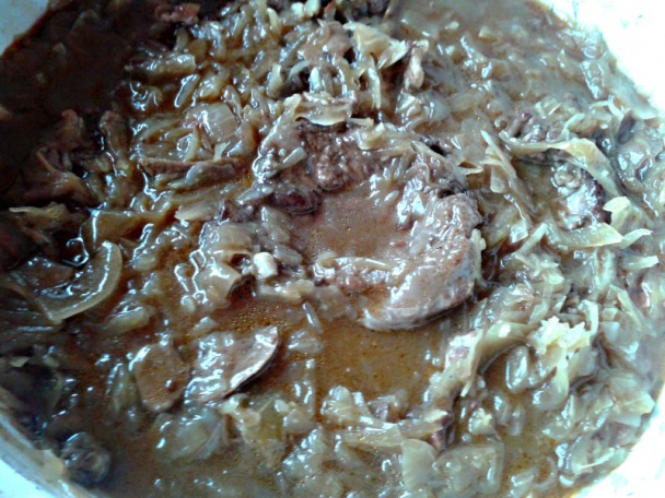 Hovädzia roštenka v sudovej kapuste s klobásou a hríbami (fotorecept) - obrázok 8