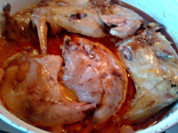 Špikovaný domáci králik so slaninou, cesnakom na červenom víne (fotorecept) - obrázok 4