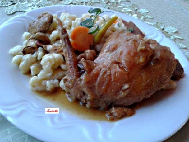 Špikovaný domáci králik so slaninou, cesnakom na červenom víne (fotorecept) - obrázok 5