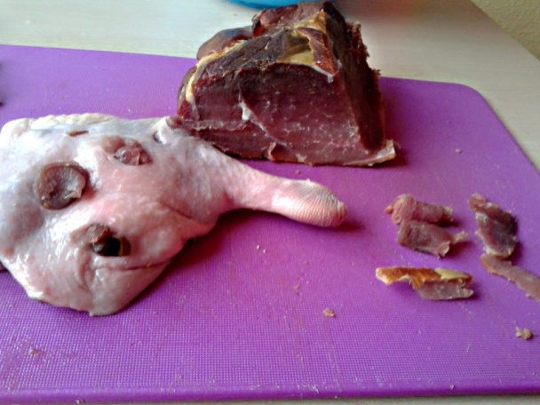 Pečené kačacie stehná špikované prošutom na červenom víne (fotorecept) - obrázok 1