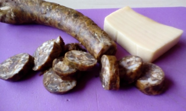 Údenou klobásou plnené kuracie prsia vyprážané v smotanovom cestíčku (fotorecept) - obrázok 2