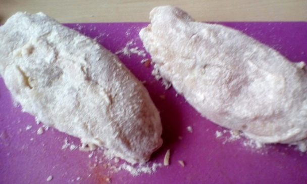 Údenou klobásou plnené kuracie prsia vyprážané v smotanovom cestíčku (fotorecept) - obrázok 4