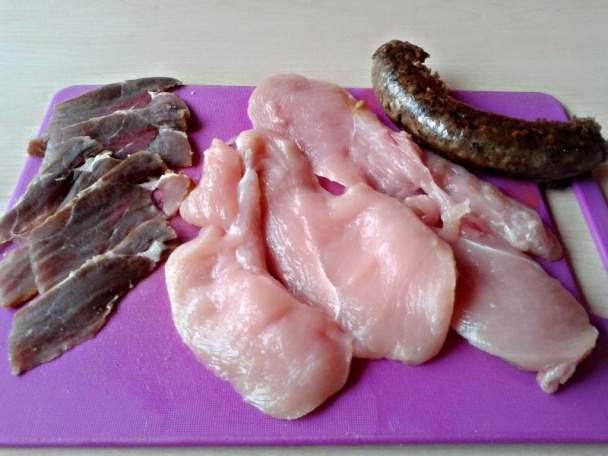 Kuracie prsia plnené jaternicou, prošutom a vyprážané v kukuričnej strúhanke (fotorecept) - obrázok 1