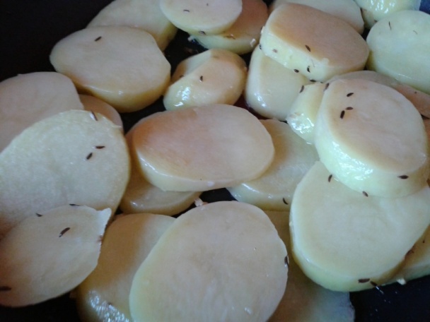 Opekané zemiaky s kapustou (fotorecept) - obrázok 4