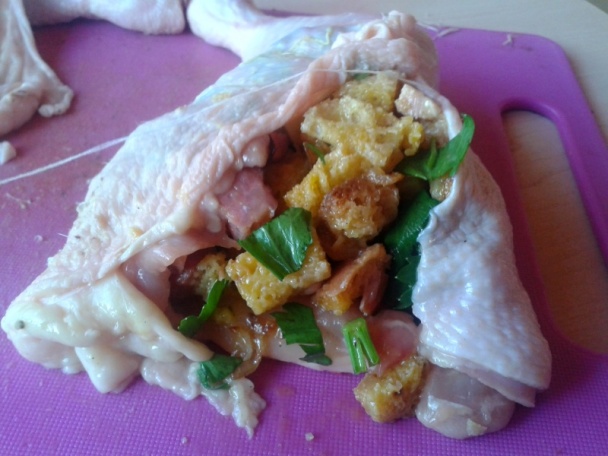 Pečené plnené kuracie stehná šunkou a so syrom (fotorecept) - obrázok 7