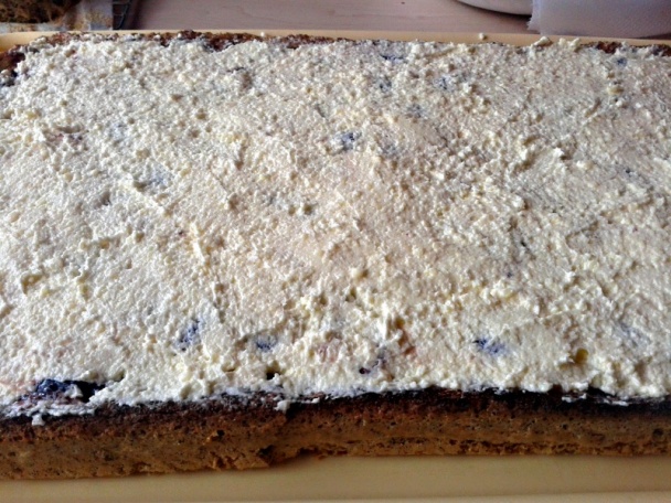 Orechové rezy s čerešňovým krémom a šľahačkou (fotorecept) - obrázok 10