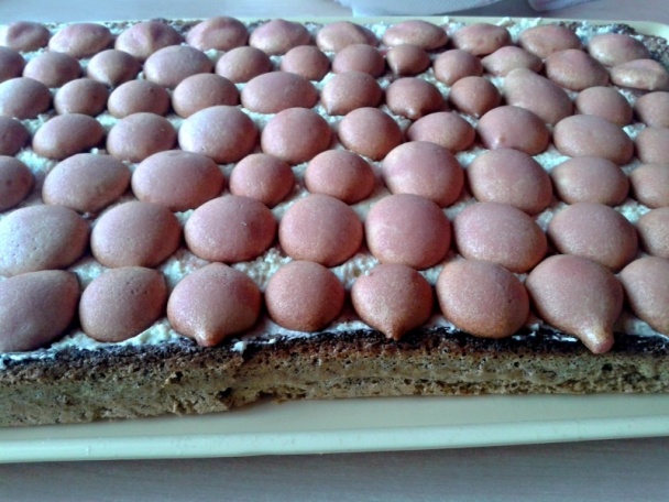 Orechové rezy s čerešňovým krémom a šľahačkou (fotorecept) - obrázok 11