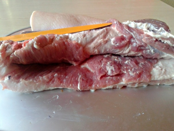 Pečený bravčový bôčik plnený údenou klobásou (fotorecept) - obrázok 2