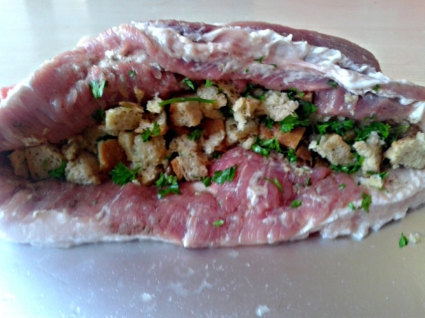 Pečený bravčový bôčik plnený údenou klobásou (fotorecept) - obrázok 4