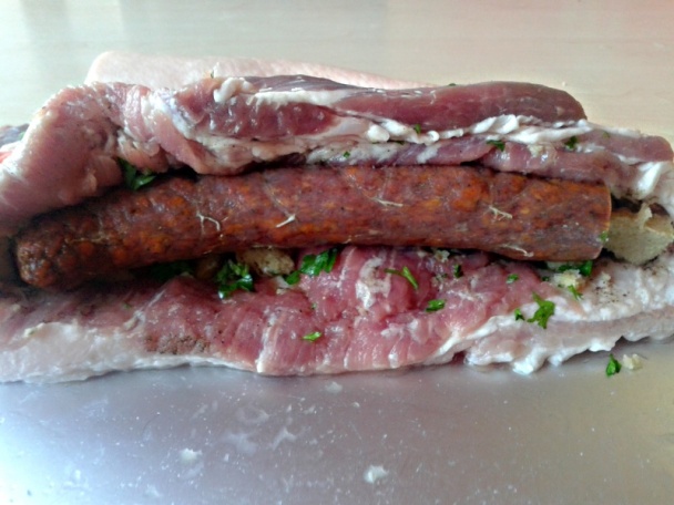 Pečený bravčový bôčik plnený údenou klobásou (fotorecept) - obrázok 5