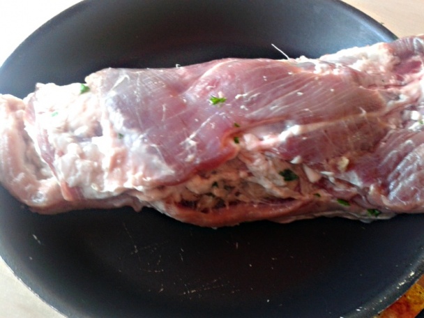 Pečený bravčový bôčik plnený údenou klobásou (fotorecept) - obrázok 7