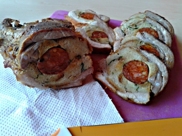 Pečený bravčový bôčik plnený údenou klobásou (fotorecept) - obrázok 11