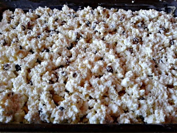 Strúhaný krehký tvarohovo-jablkový koláč (fotorecept) - obrázok 6