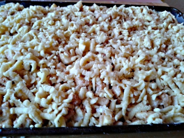 Strúhaný krehký tvarohovo-jablkový koláč (fotorecept) - obrázok 7