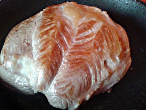 Pečené bravčové pliecko na slanine s lečom a zemiakovým knedlíkom (fotorecept) - obrázok 1