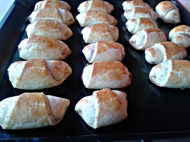 Rožky z tvarohového cesta plnené slivkami (fotorecept) - obrázok 5