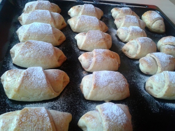 Rožky z tvarohového cesta plnené slivkami (fotorecept) - obrázok 6