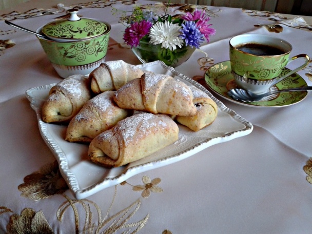 Rožky z tvarohového cesta plnené slivkami (fotorecept) - obrázok 7