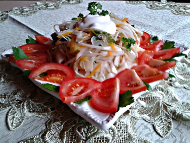 Zabáraný kapustový šalát s jogurtom a orechmi (fotorecept) - obrázok 8