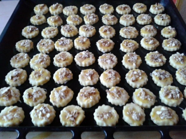 Bryndzové pečivo s cibuľou a orechmi (fotorecept) - obrázok 5