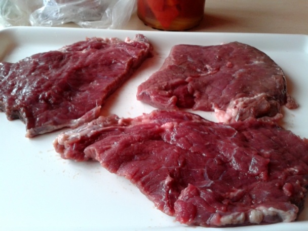 Hovädzie rolky plnené vajcom v smotanovej omáčke so šunkou, orechmi a rozmarínom (fotorecept) - obrázok 2