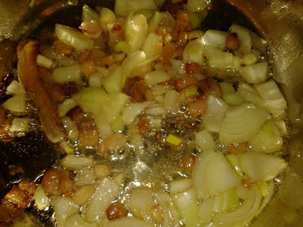 Hovädzie rolky plnené vajcom v smotanovej omáčke so šunkou, orechmi a rozmarínom (fotorecept) - obrázok 8