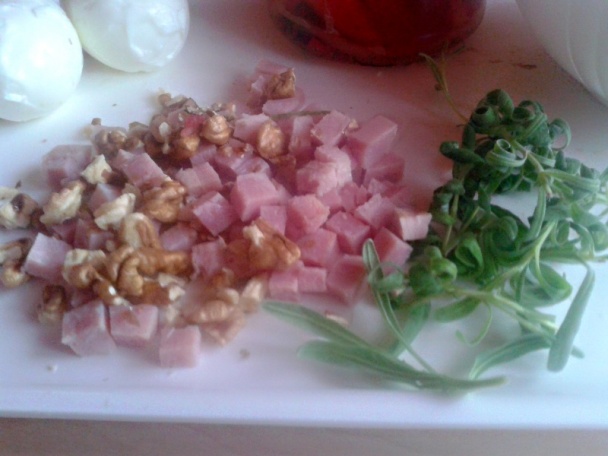 Hovädzie rolky plnené vajcom v smotanovej omáčke so šunkou, orechmi a rozmarínom (fotorecept) - obrázok 10