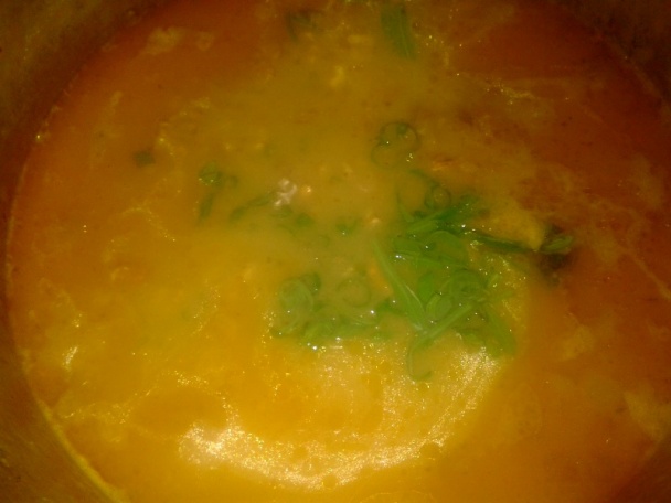 Hovädzie rolky plnené vajcom v smotanovej omáčke so šunkou, orechmi a rozmarínom (fotorecept) - obrázok 11